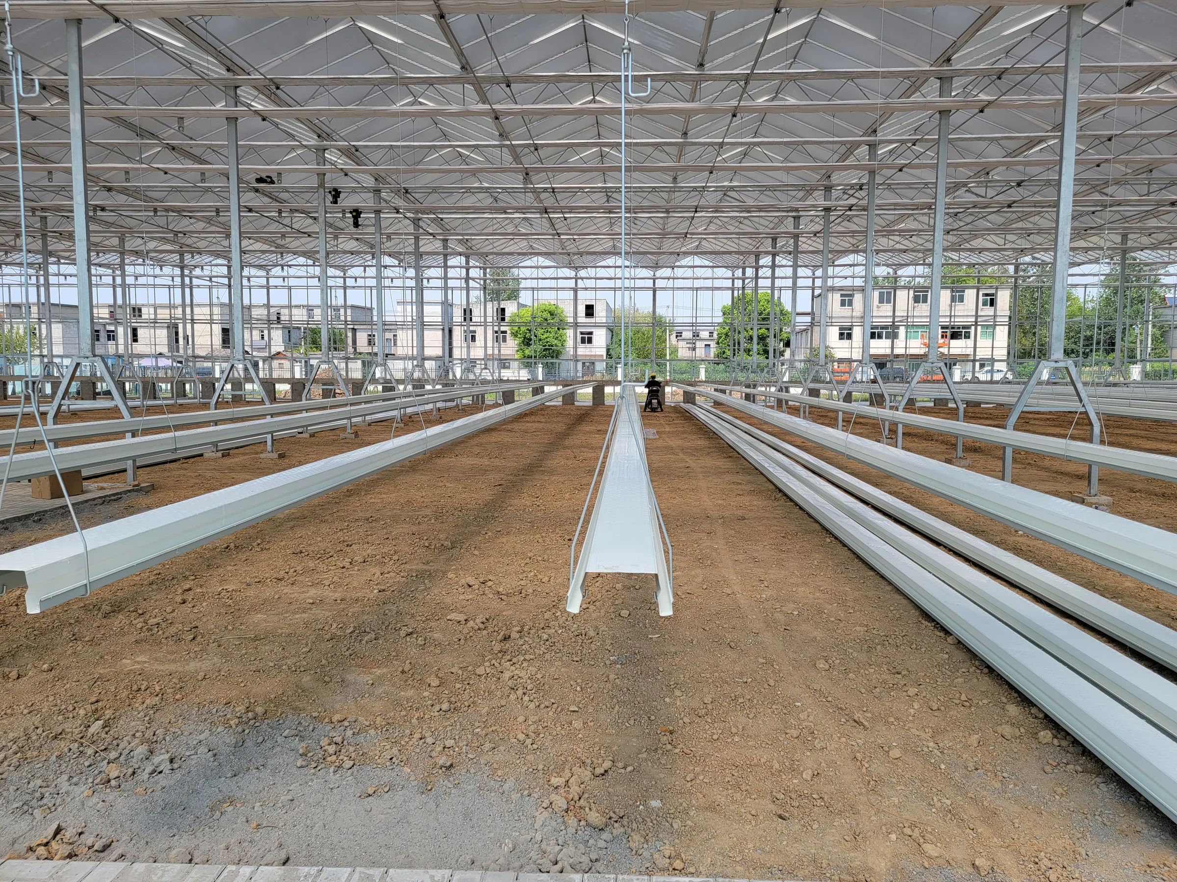 600A Tomato Growing Gutter - greenhouse product or project by Chanscen